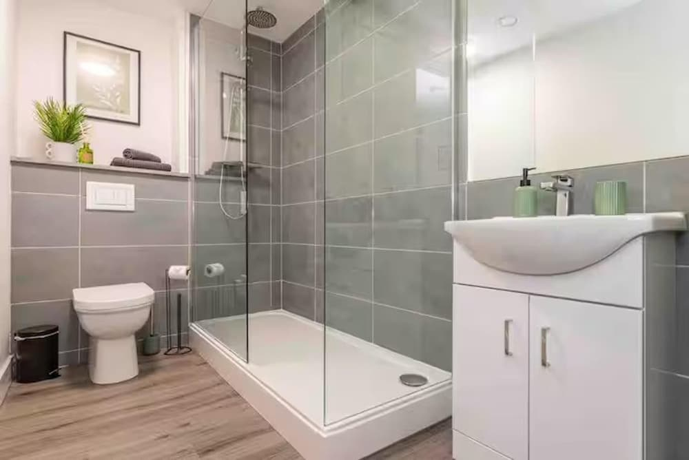 Central 1-bed Apartment With Free Parking & Wifi