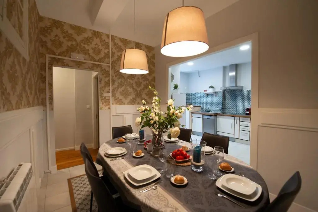 Heart of Pamplona Apartments III by clabao