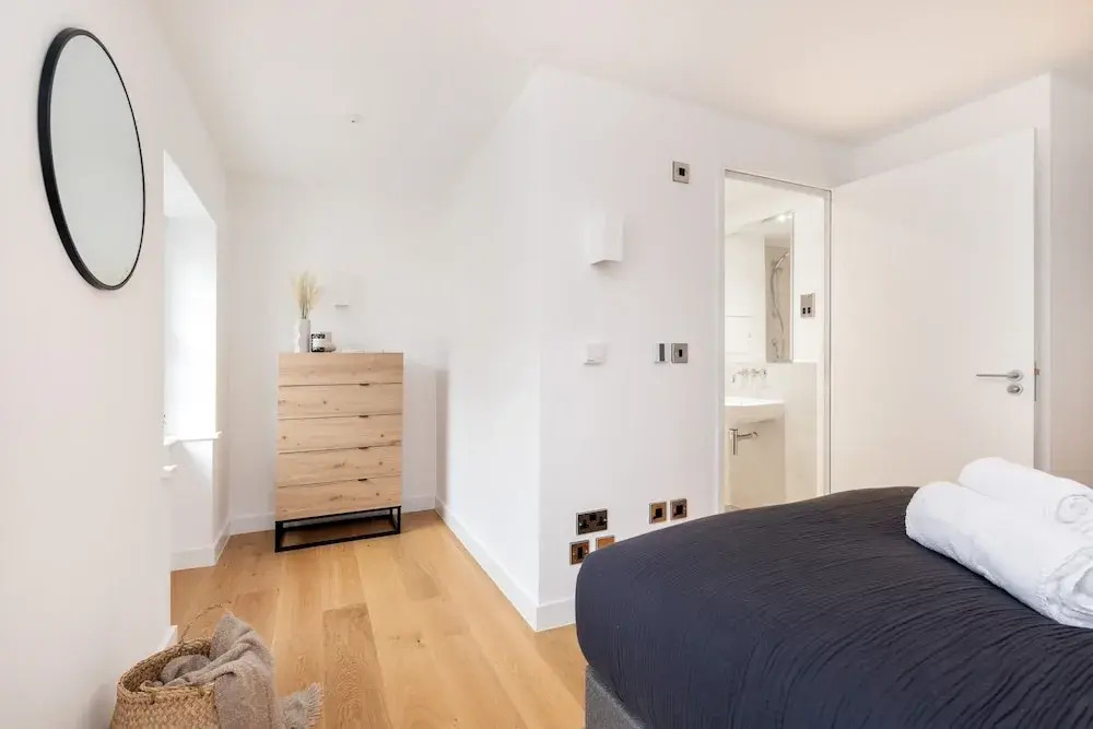 Stylish 2BR 2BA by the Heart of Soho