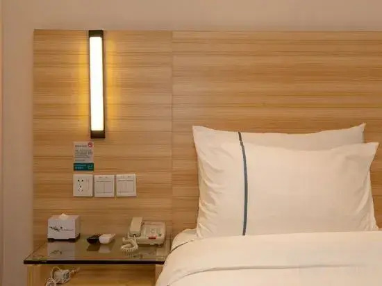 Season flower HOTEL (Yulin Hongjin Mall Branch)