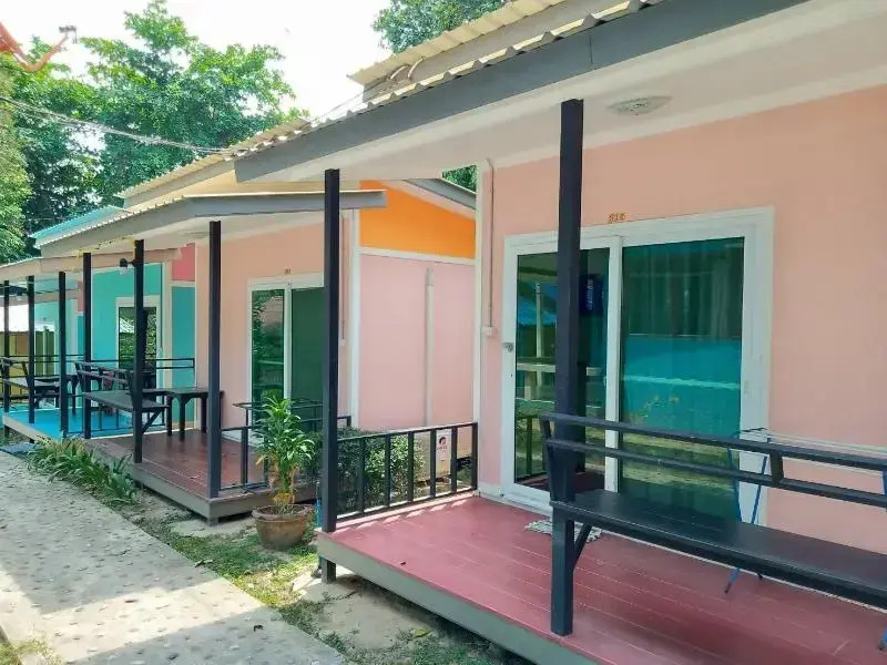 Charoenpol Villet