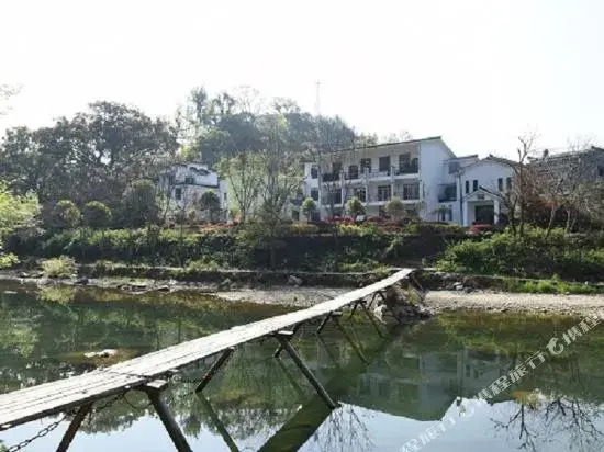 Yaoli Wolongtan Hotel