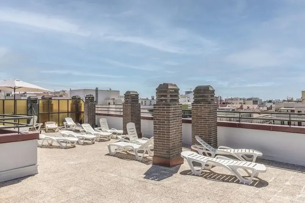 Beraldi - 1 Bedroom and Shared Pool in Trafalgar