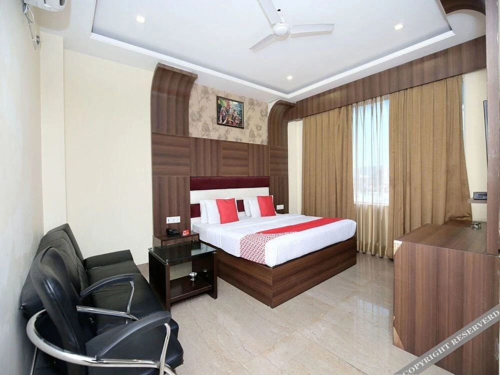 Majestic Crown by OYO Rooms