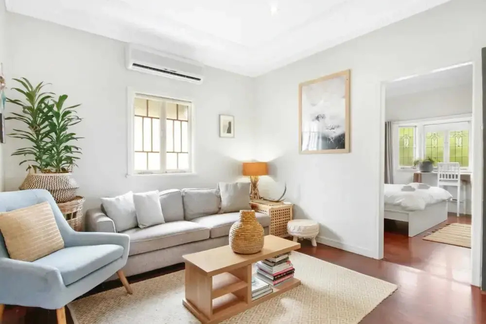 Lovely 2 Bedroom Terrace House in West End