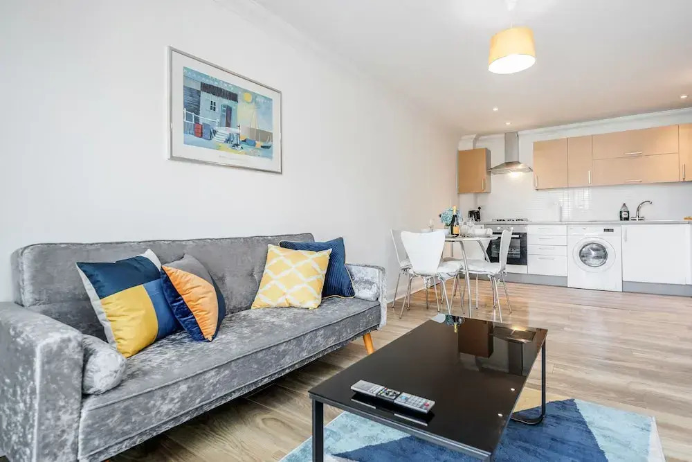 2br-sleeps4-parking-eastlondon