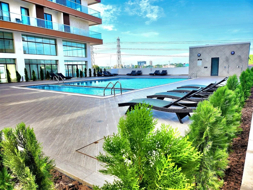 Elegant 2Bed Gem-5star Service-Pools-Gym