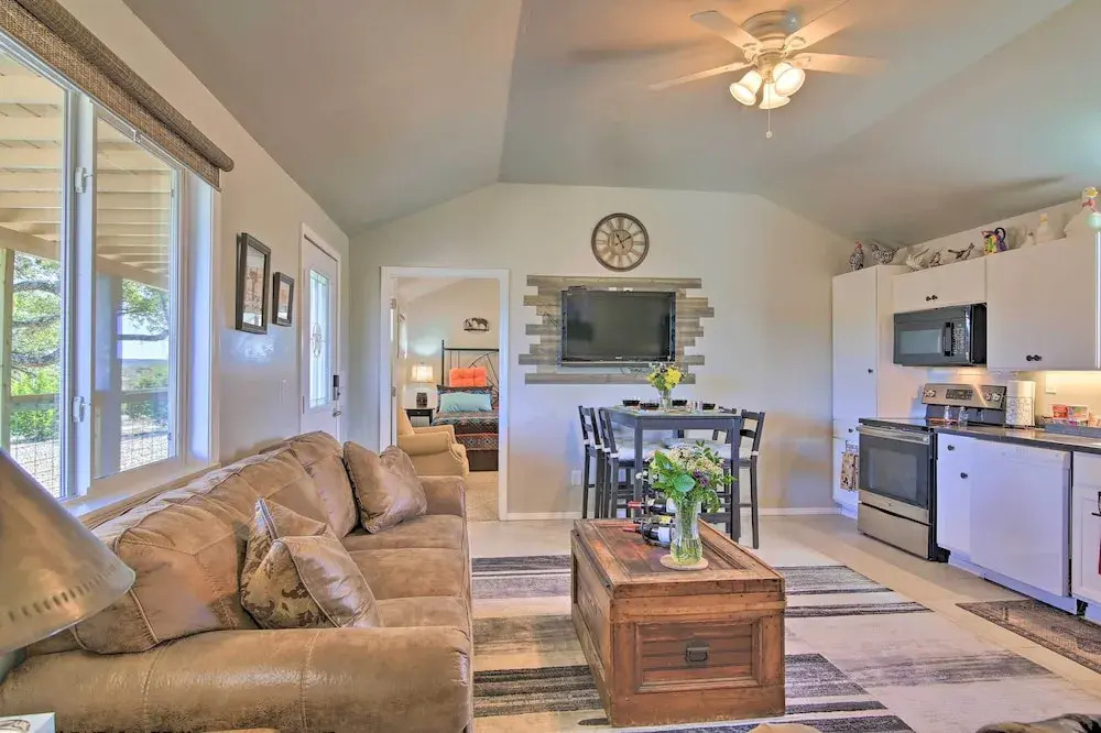 Updated Cabin w/ Fire Pit - 1 Mile From Downtown!
