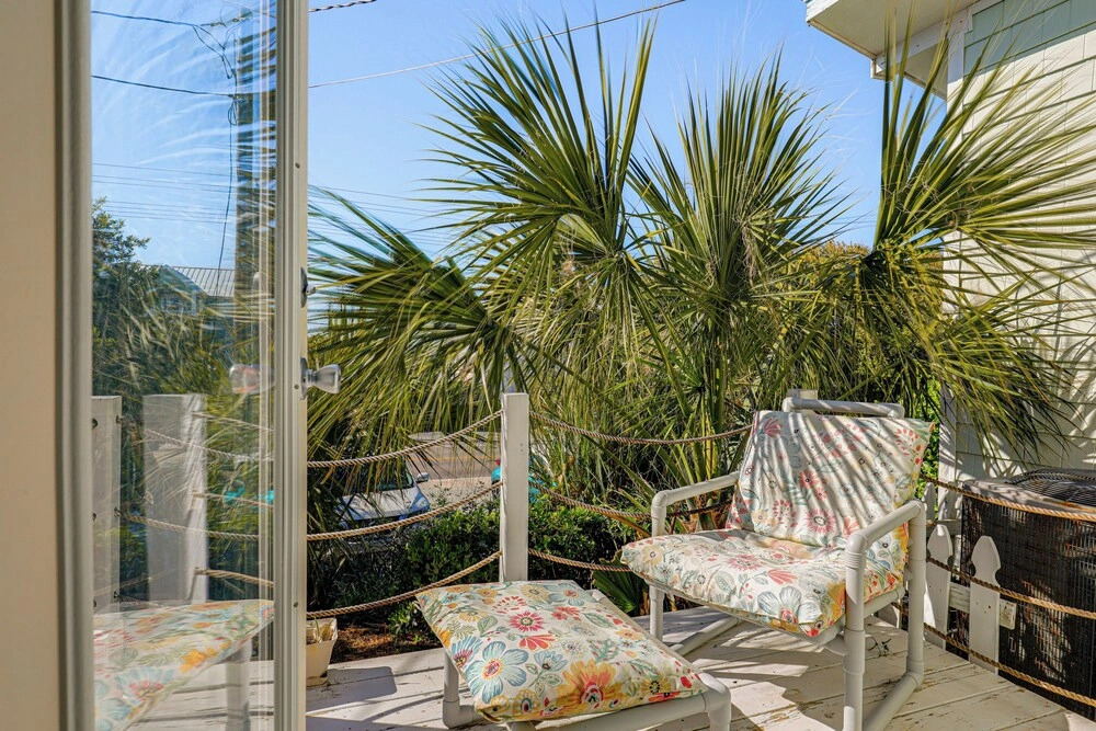 Oceanfront Gem w/ Rooftop Deck: Steps to Sand