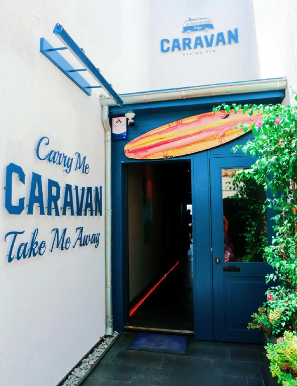 Surfer Caravan Gastro Pub Suites- Adults Only