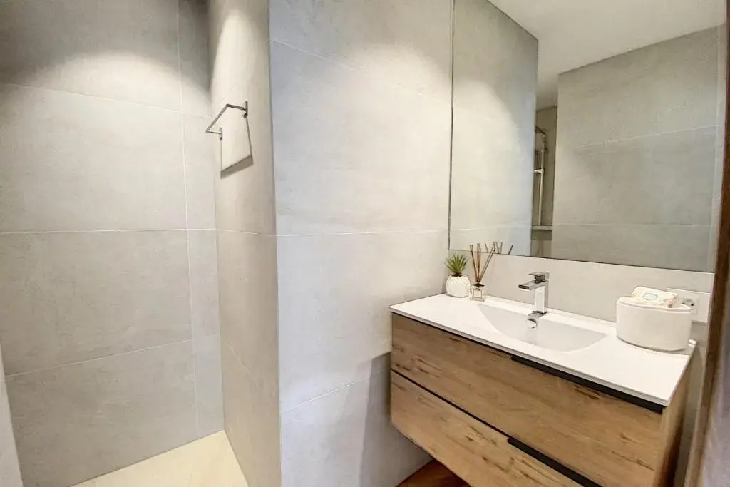 Cannes Center La Croisette Splendid 2 BR in premium residence gardens and balcony by Olam Properties