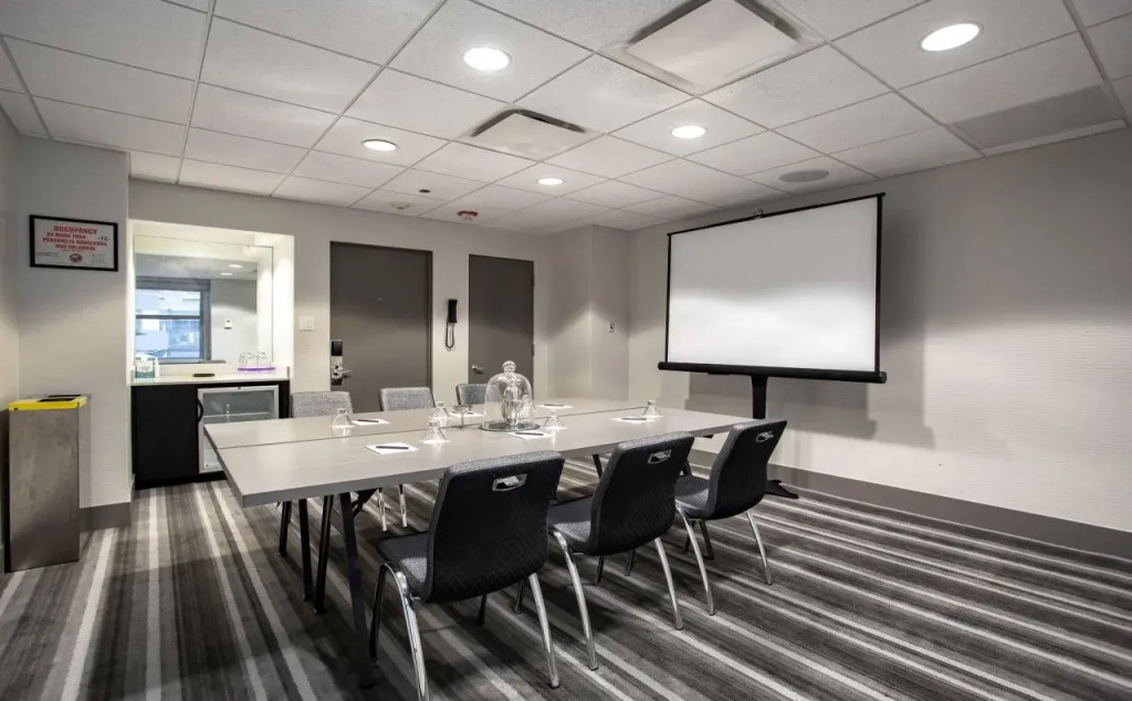 THE MIDLAND HOTEL, Chicago, a Tribute Portfolio Hotel