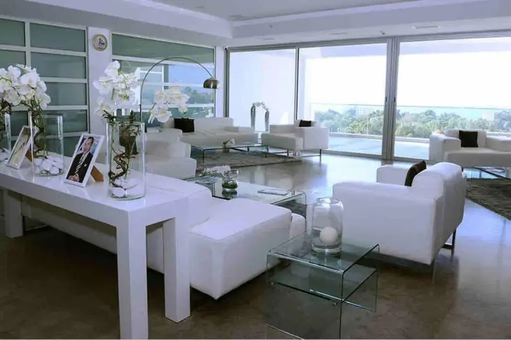 5* BRAND NEW 3 bed apartment in HOTSPOT location