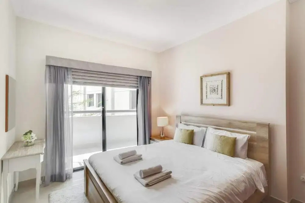 Spacious & Bright Apt In Marina, Sleep 6!