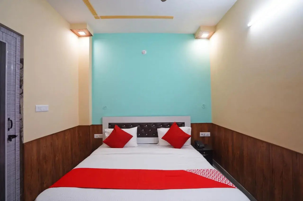 Qlark White Palace by OYO Rooms