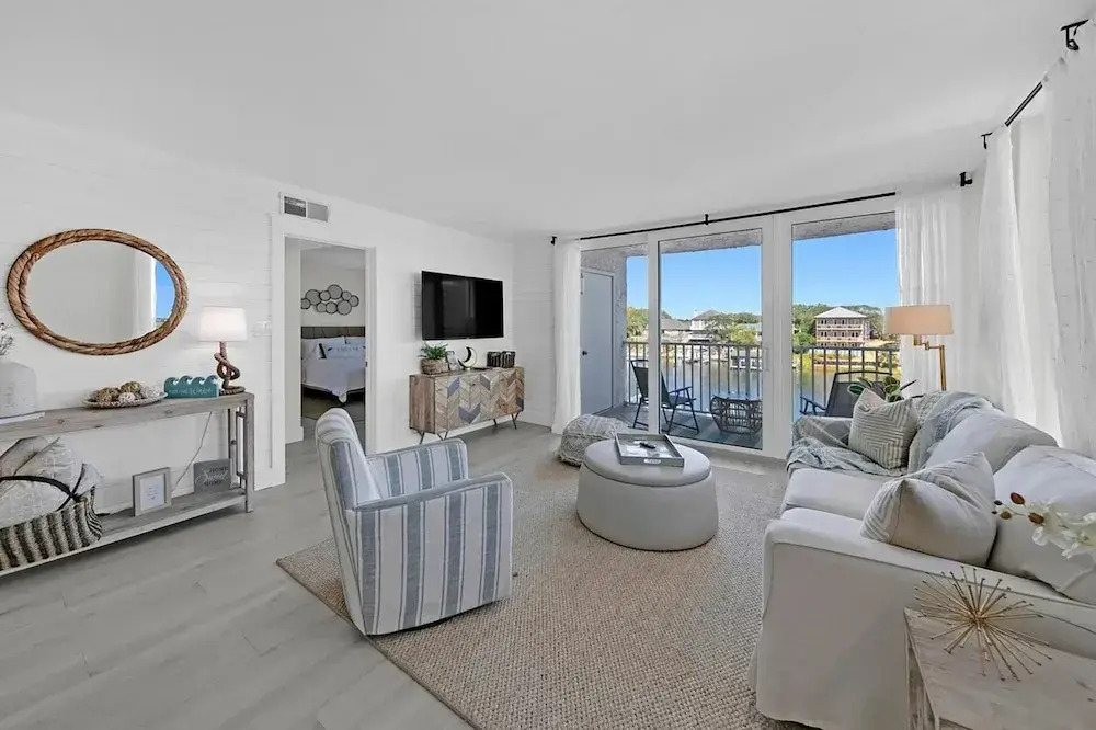 Dolphin Point #401c
