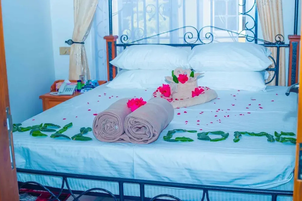 La'Tonna Safari Hotel