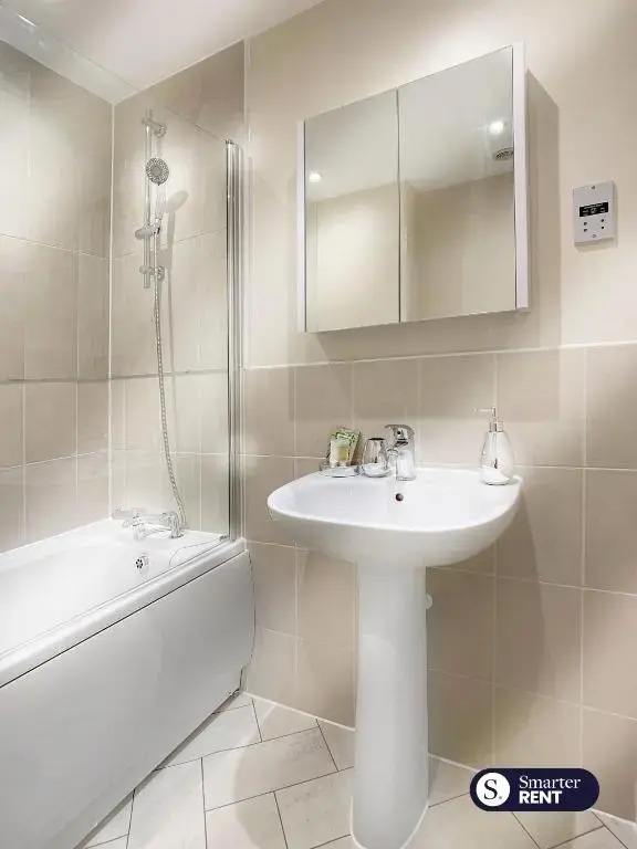 Wokingham - 2 Bed House with Garden