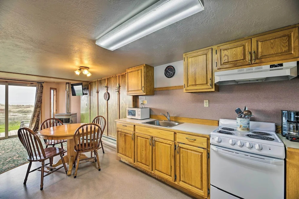 Sanderling Sea Cottages, Unit 2: Walk to Coast!
