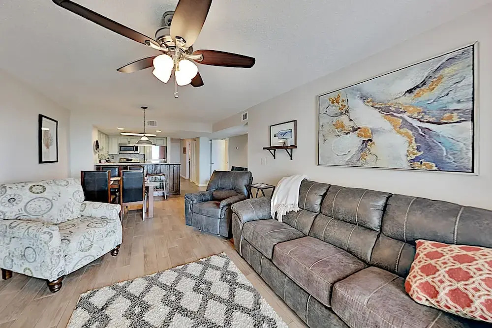 905smark 3 Bedroom Condo