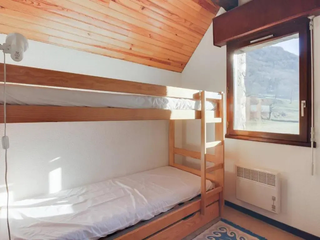 Appartement Esquièze-Sère, 3 pièces, 4 personnes - FR-1-402-82