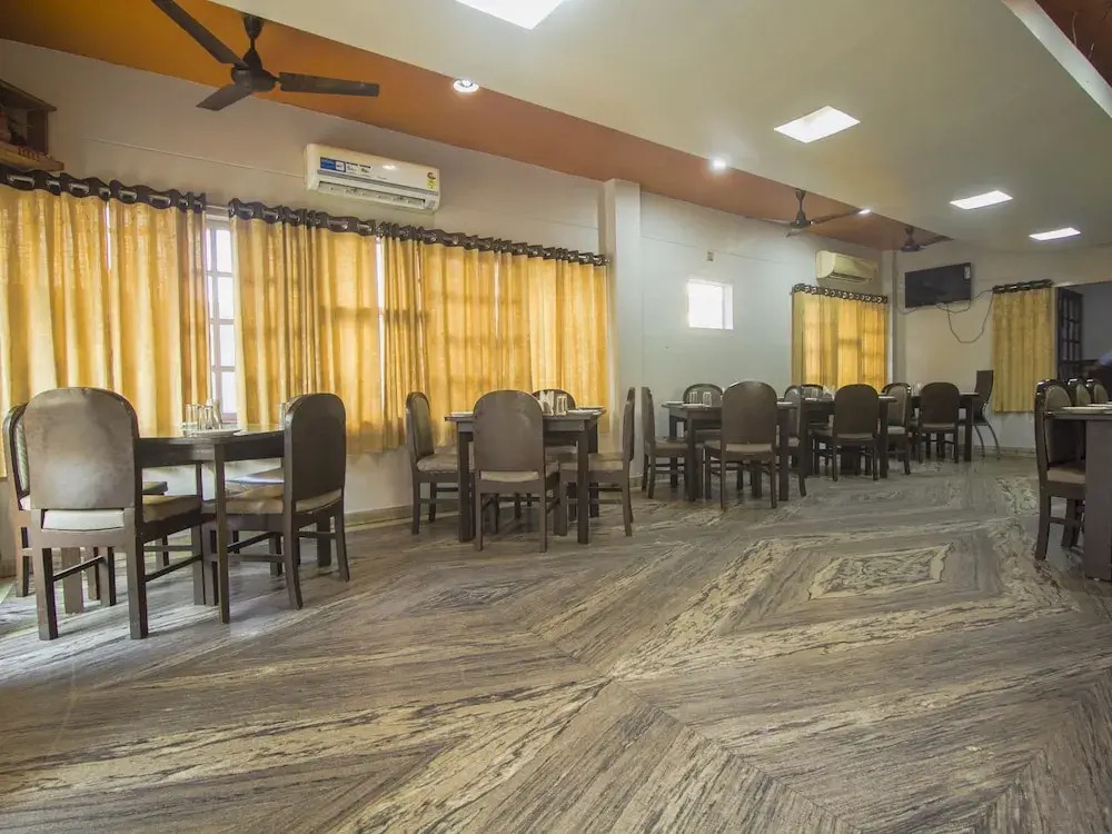 OYO 13521 Sudhriti Hotel