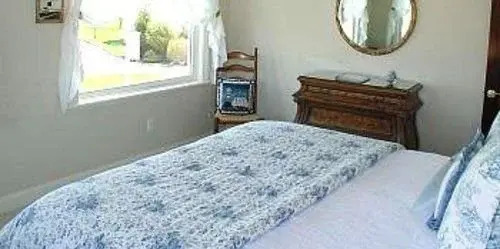 Seatuck Cove House Waterfront B&B