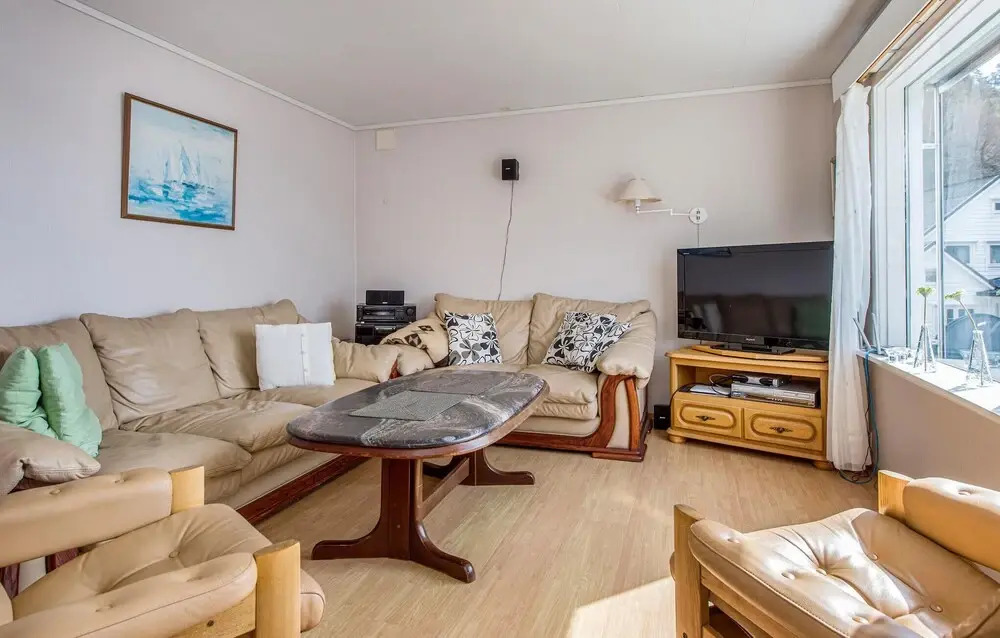 4 Bedroom Amazing Home In Strandebarm