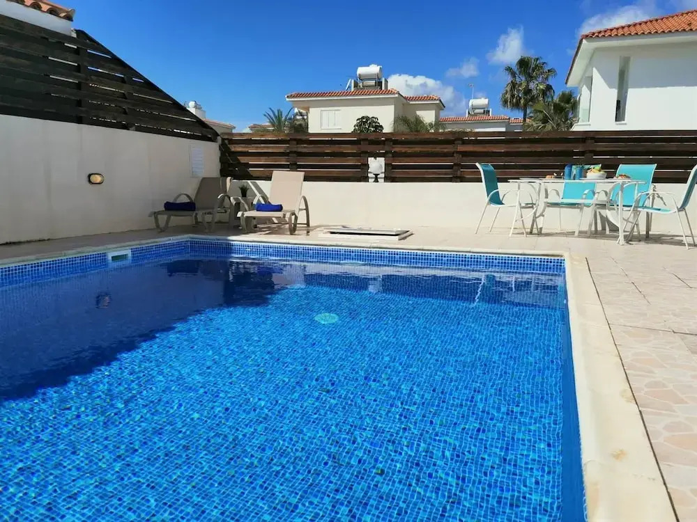 Sobella Villa - 3 Bedroom Villa With 10 x 4 Pool