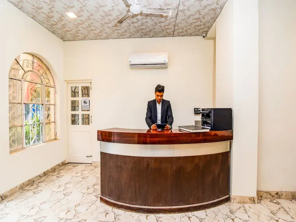 Hotel O Vishwakarma Palace