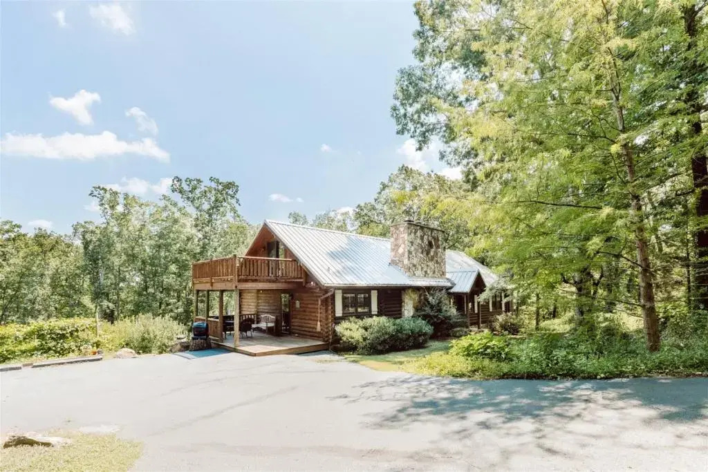 Piney Mtn Rd, 310