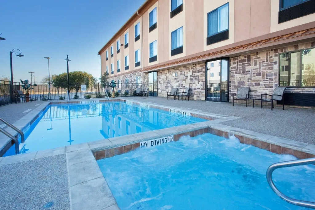 Red Lion Inn & Suites Mineral Wells
