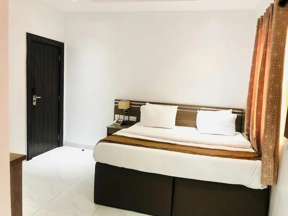 Tillz Hotels