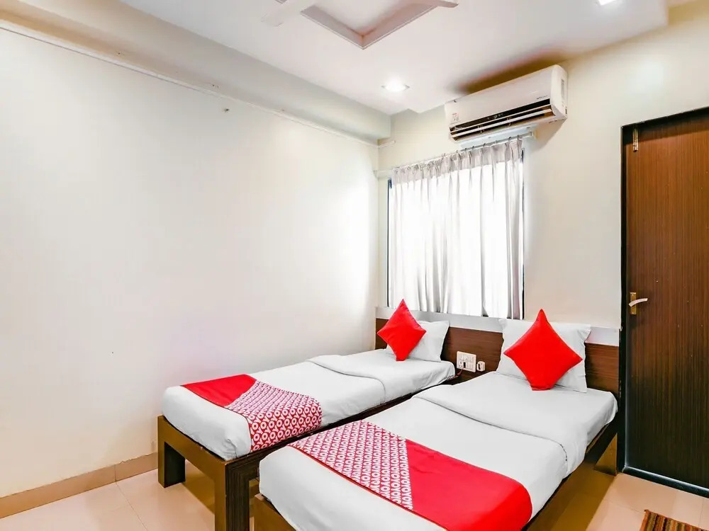 Hotel The Gentleman by OYO Rooms
