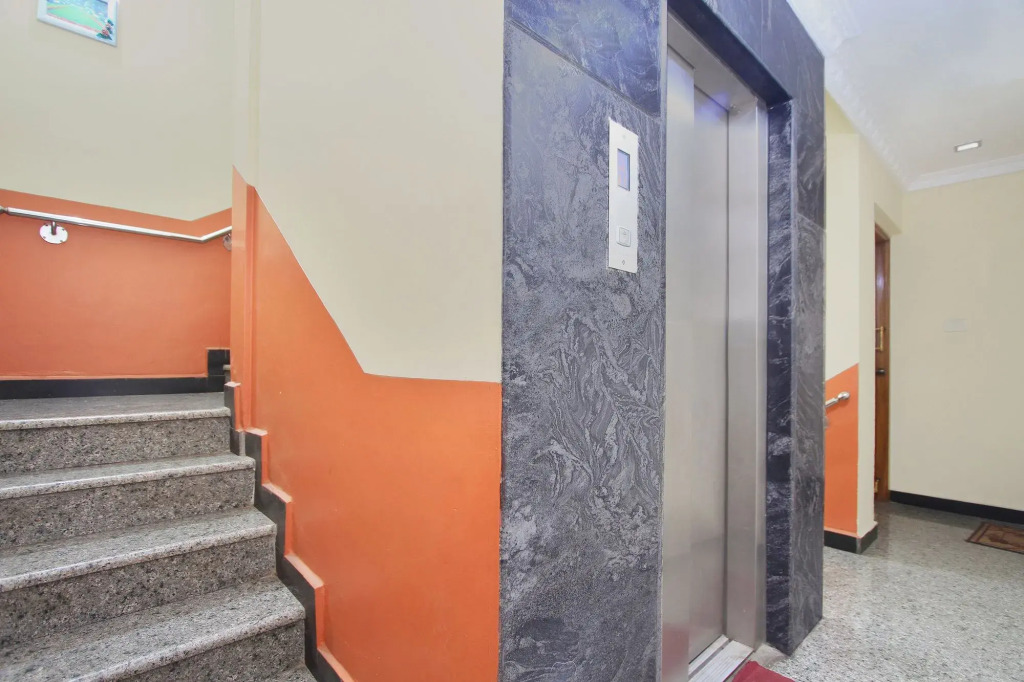 Hotel Nayaab Comforts by OYO Rooms