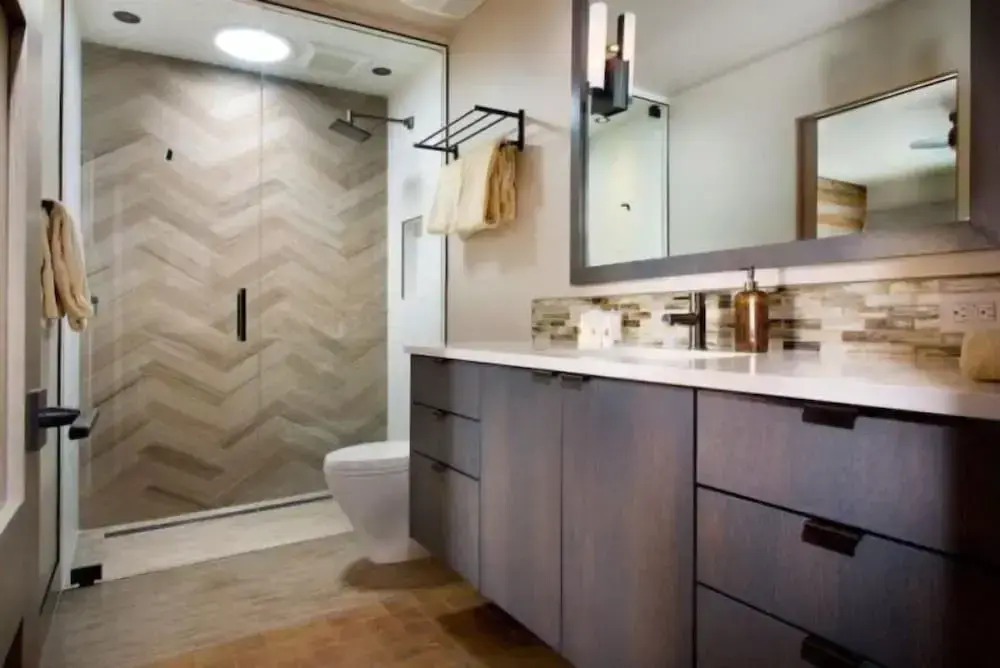 Luxury 2 Bedroom Downtown Aspen Vacation Rental With Access To A Heated Pool, Hot Tubs, Game Room And Spa