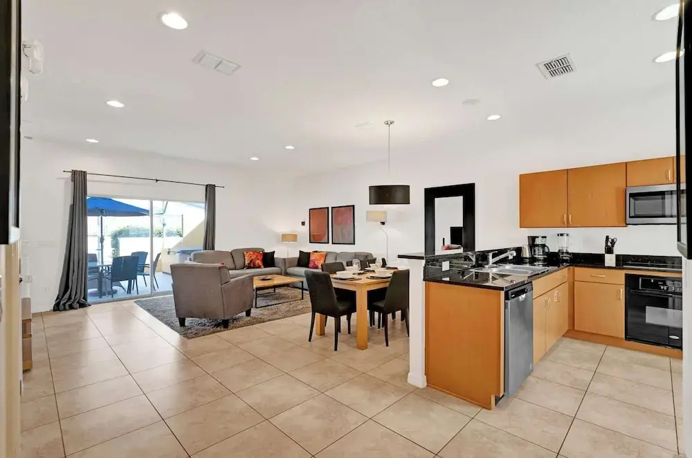 Upstay Spacious 3BR Home w/ Resort Clubhouse Pool