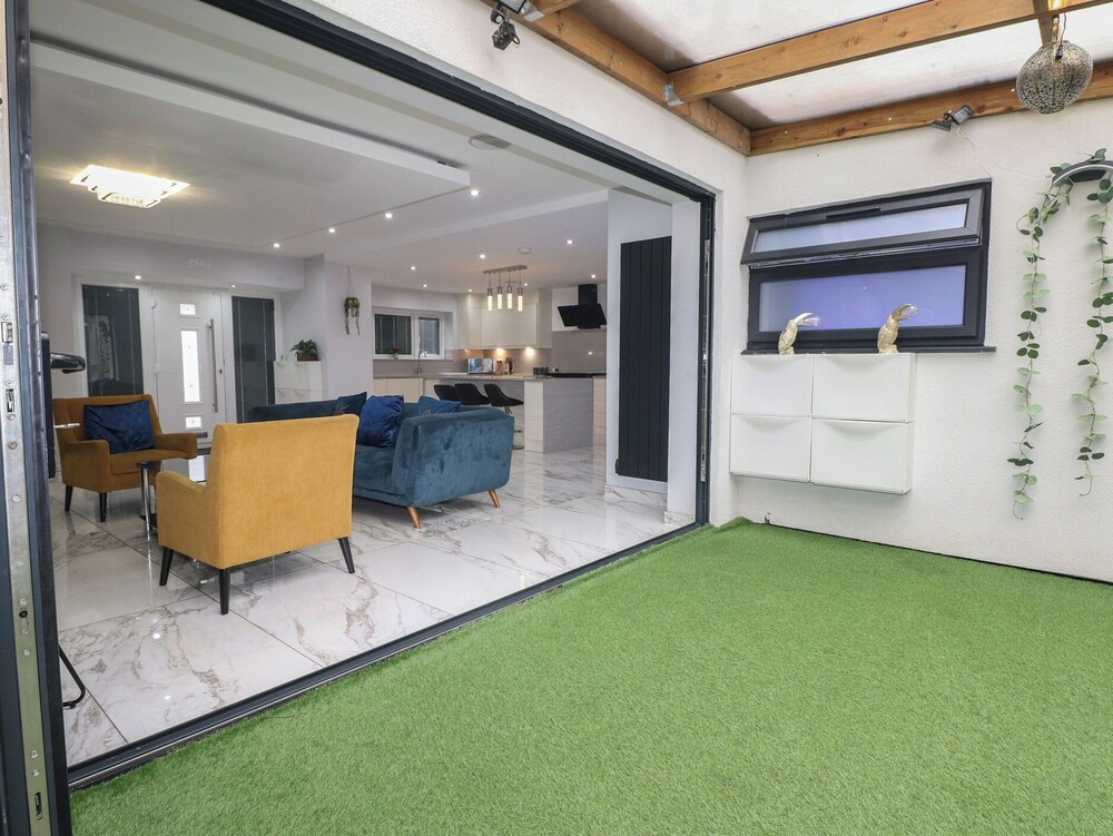 Falcon Bal House