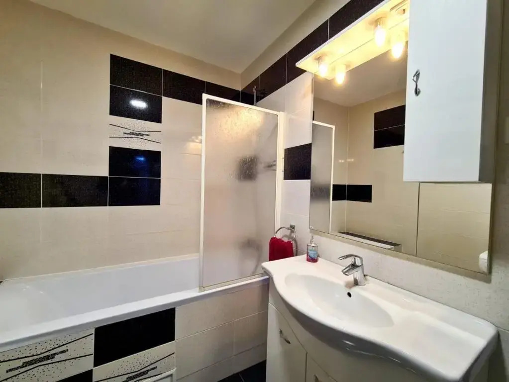 West Luxury Apartment