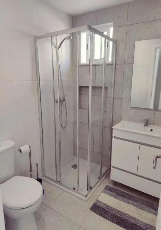 Moradia Geminada V0 - Localização Central - Casa Inteira
