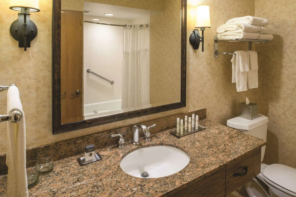 DoubleTree by Hilton Seattle Airport