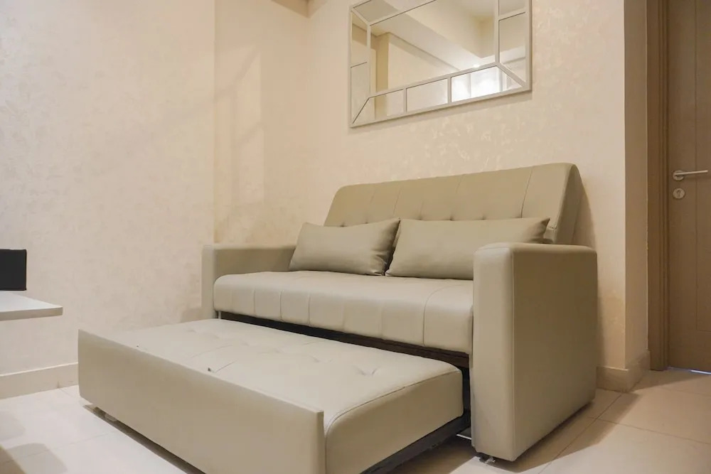 Modern Look And Comfortable 1Br Gold Coast Apartment Pik