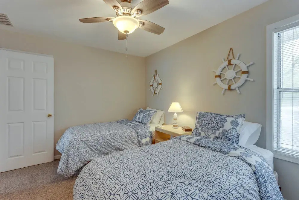 Lakefront Ozark Getaway w/ Views + Community Perks