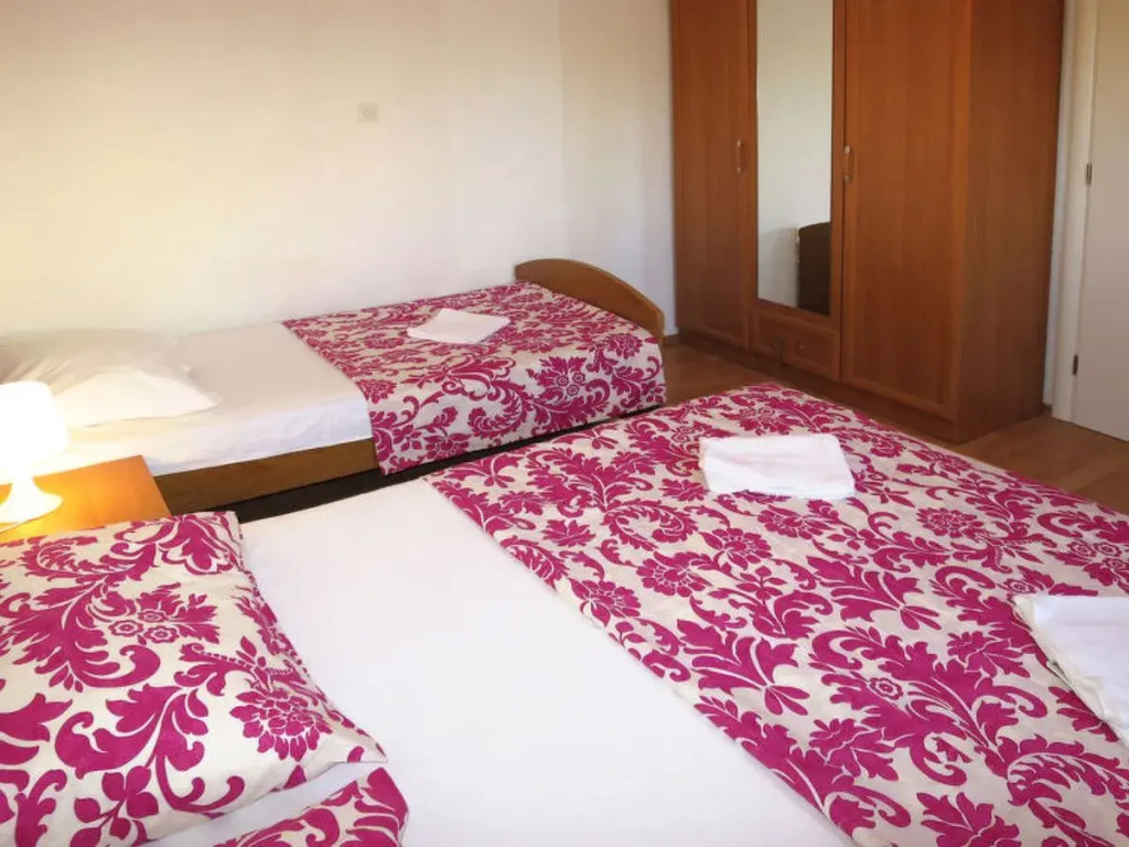 Apartment Klarić Ammoudi 26101