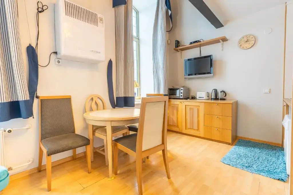 Daily Apartments - Split Level Apartment near Port