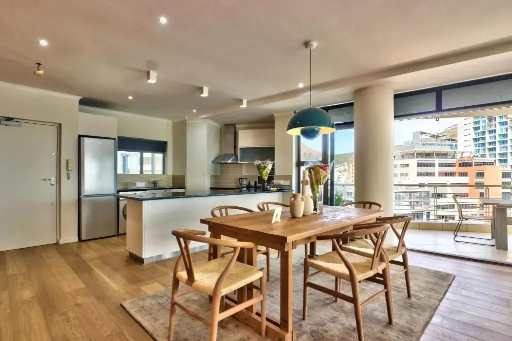 Stylish, Modern Apartment With Breathtaking Views.