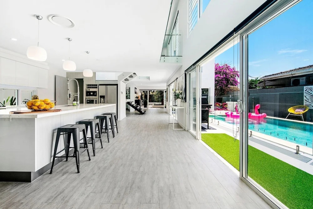 Luxury 5 Bedroom House with Private Pool in the heart of Surfers Paradise