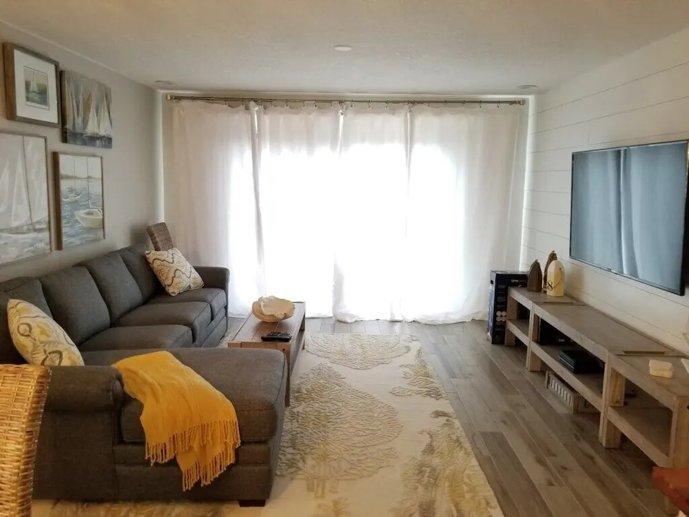Summerhouse 143 2 Bedroom Condo by Redawning