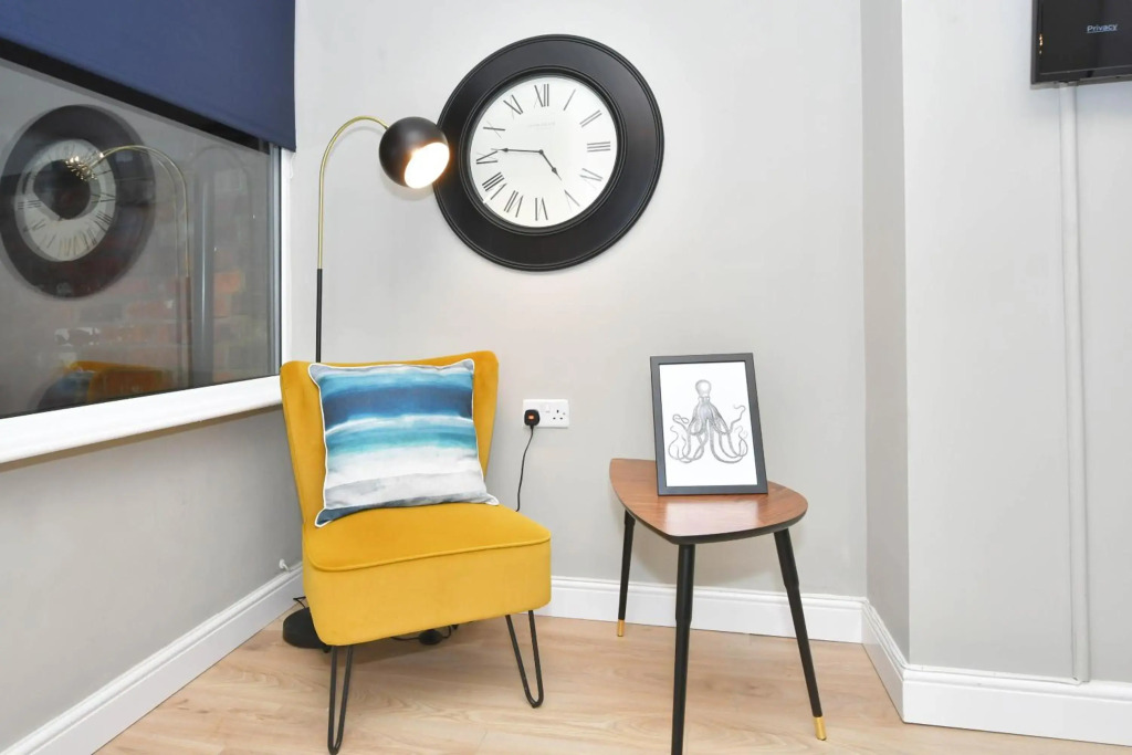 Elm House by YourStays - 3 Bedroom - Modern Home in Crewe