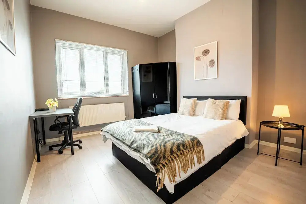 London City Escape - Stylish 2 Bedroom Apartment